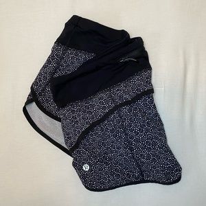 Lululemon Black/White Patterned Speed Up Short 2.5